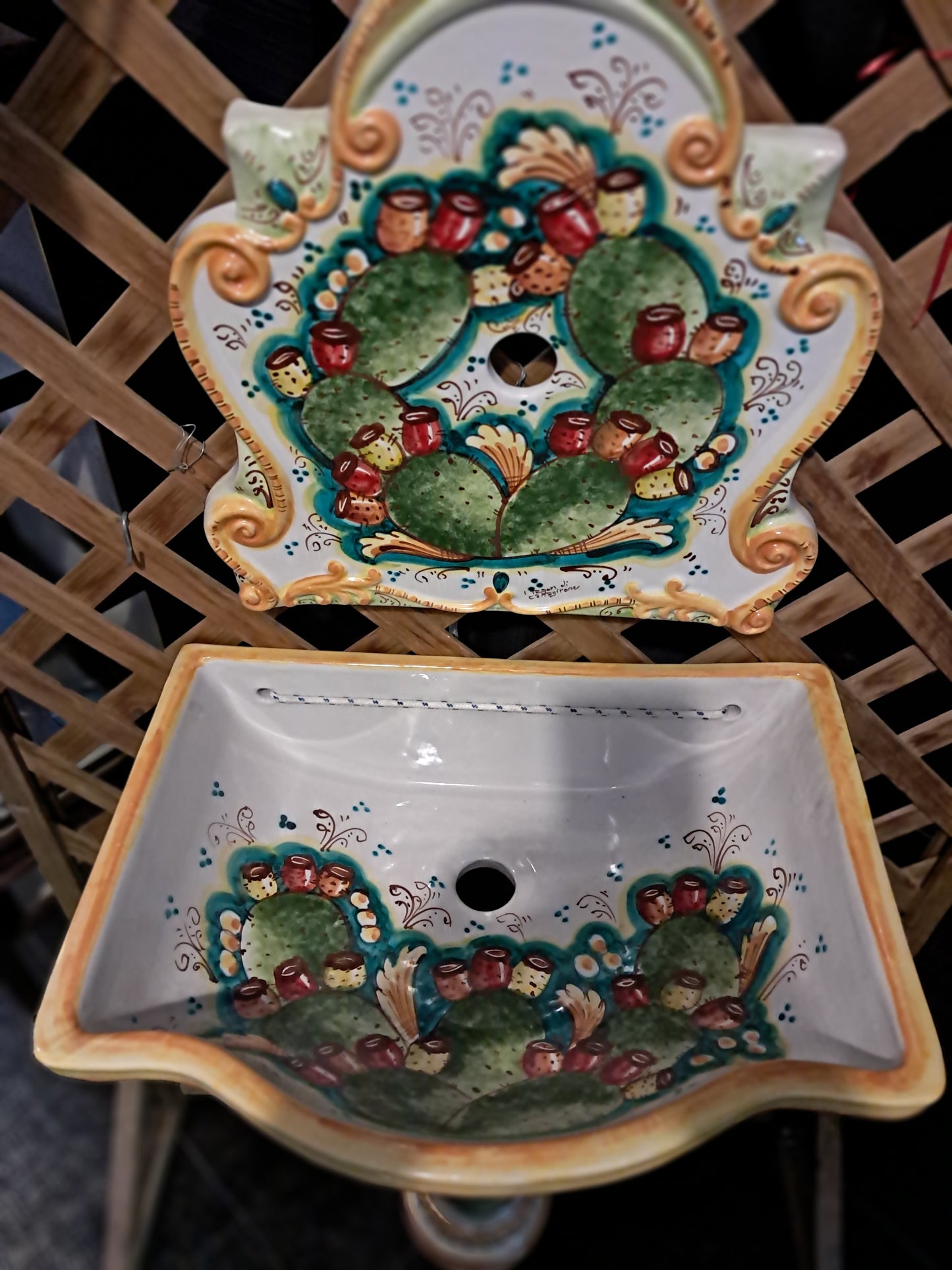 Fontanella lavabo in ceramica di Caltagirone