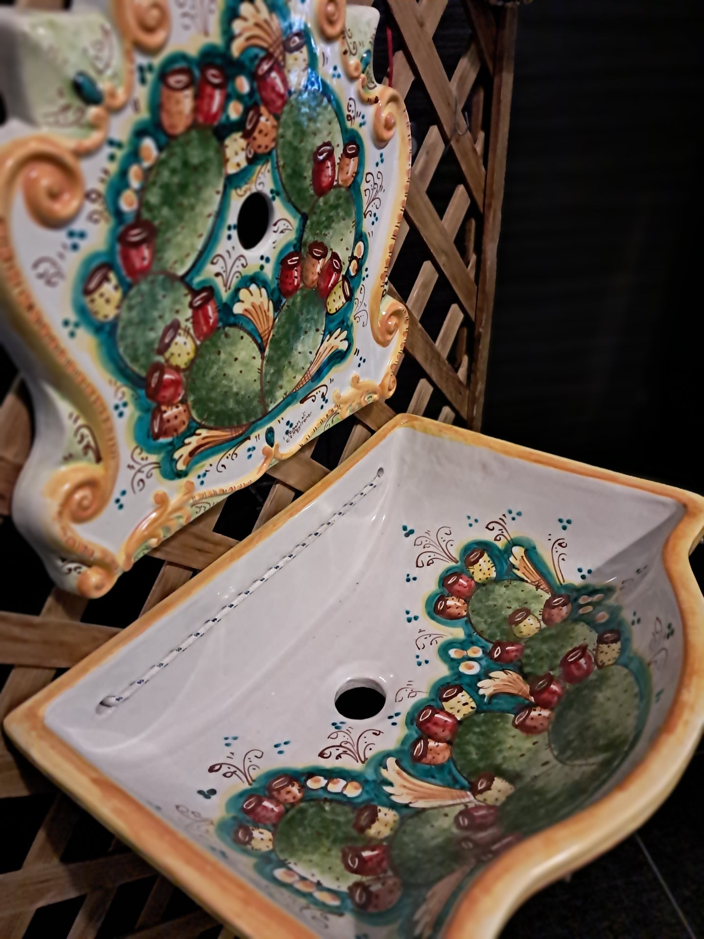 Fontanella lavabo in ceramica di Caltagirone
