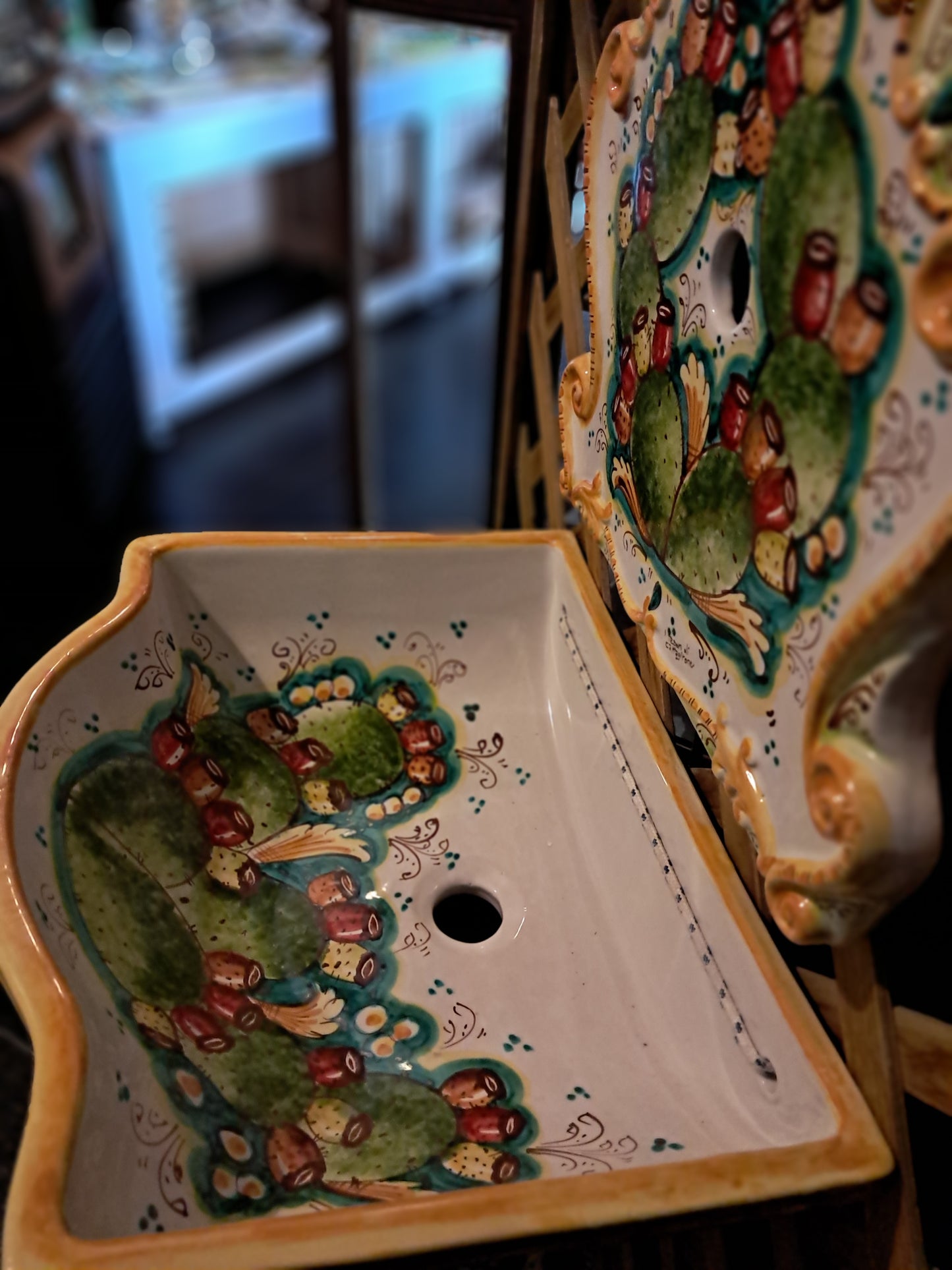 Fontanella lavabo in ceramica di Caltagirone