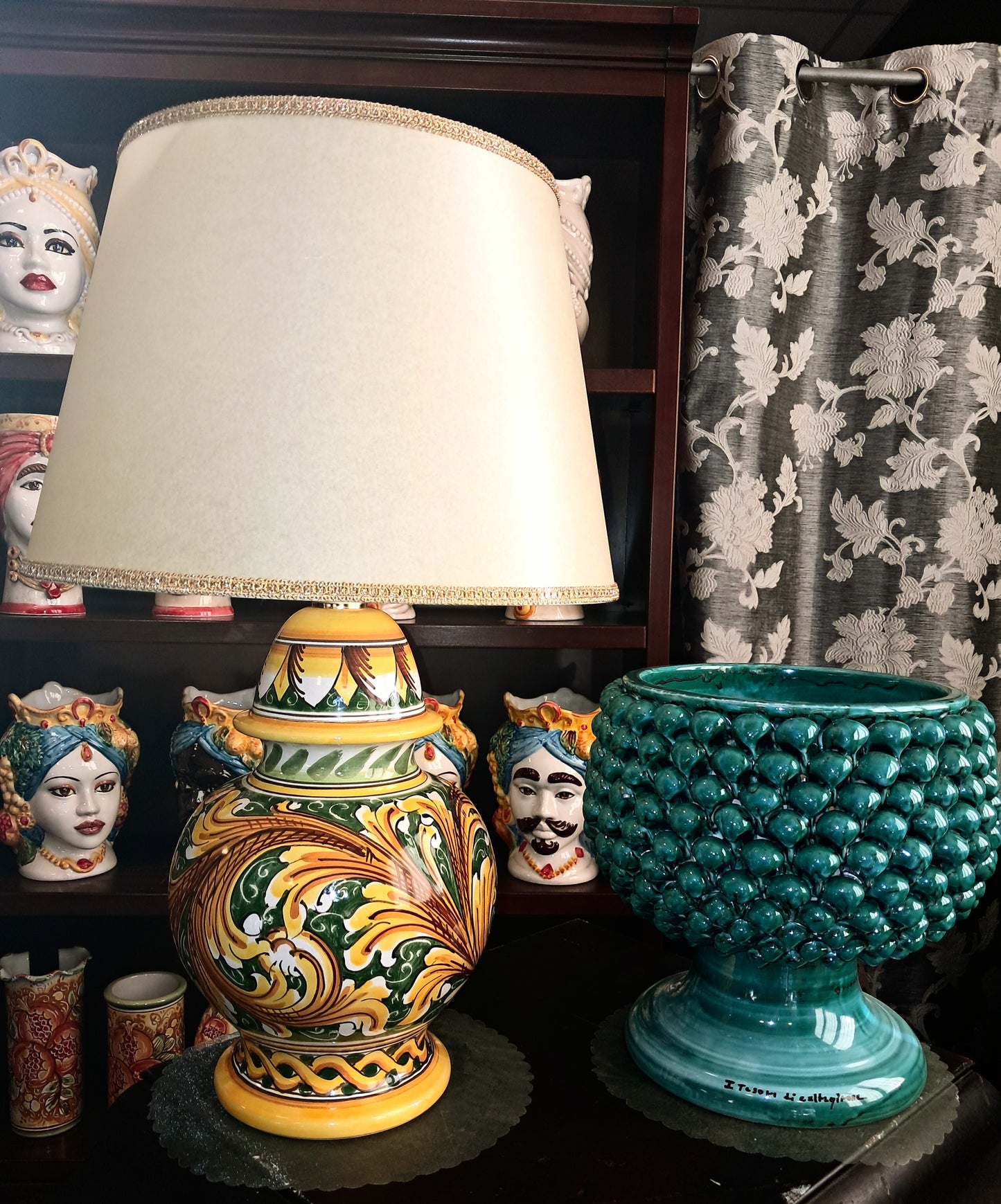 Lume in ceramica di Caltagirone