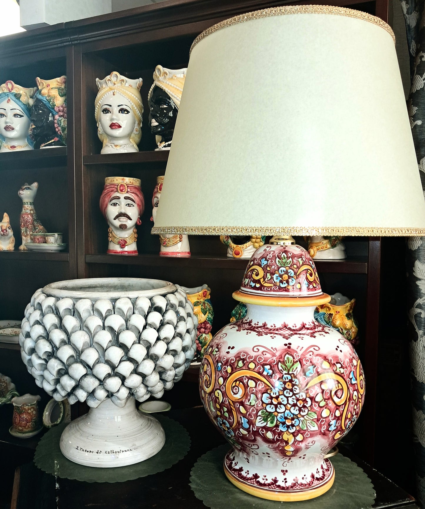 Lume in ceramica di Caltagirone