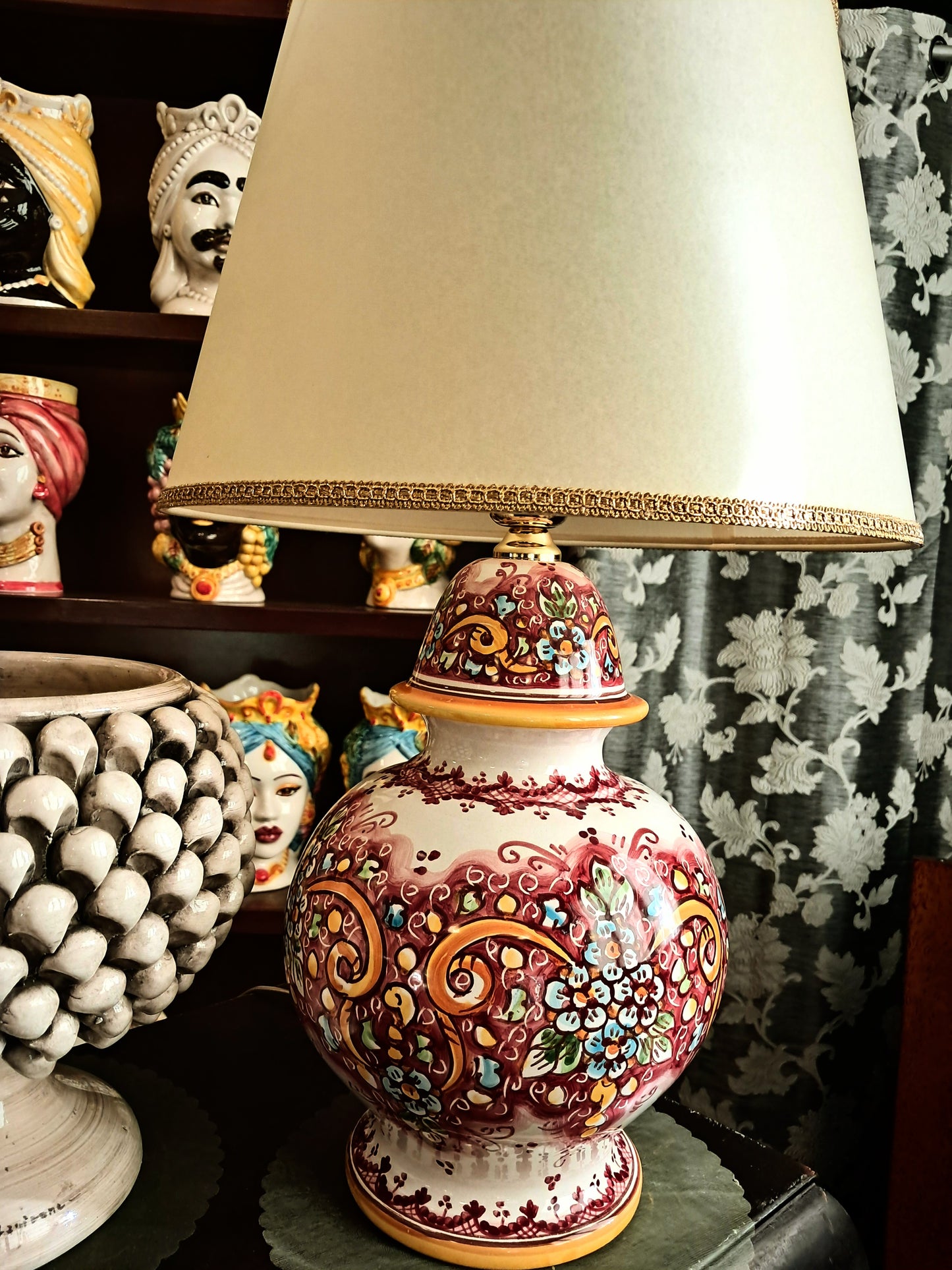 Lume in ceramica di Caltagirone