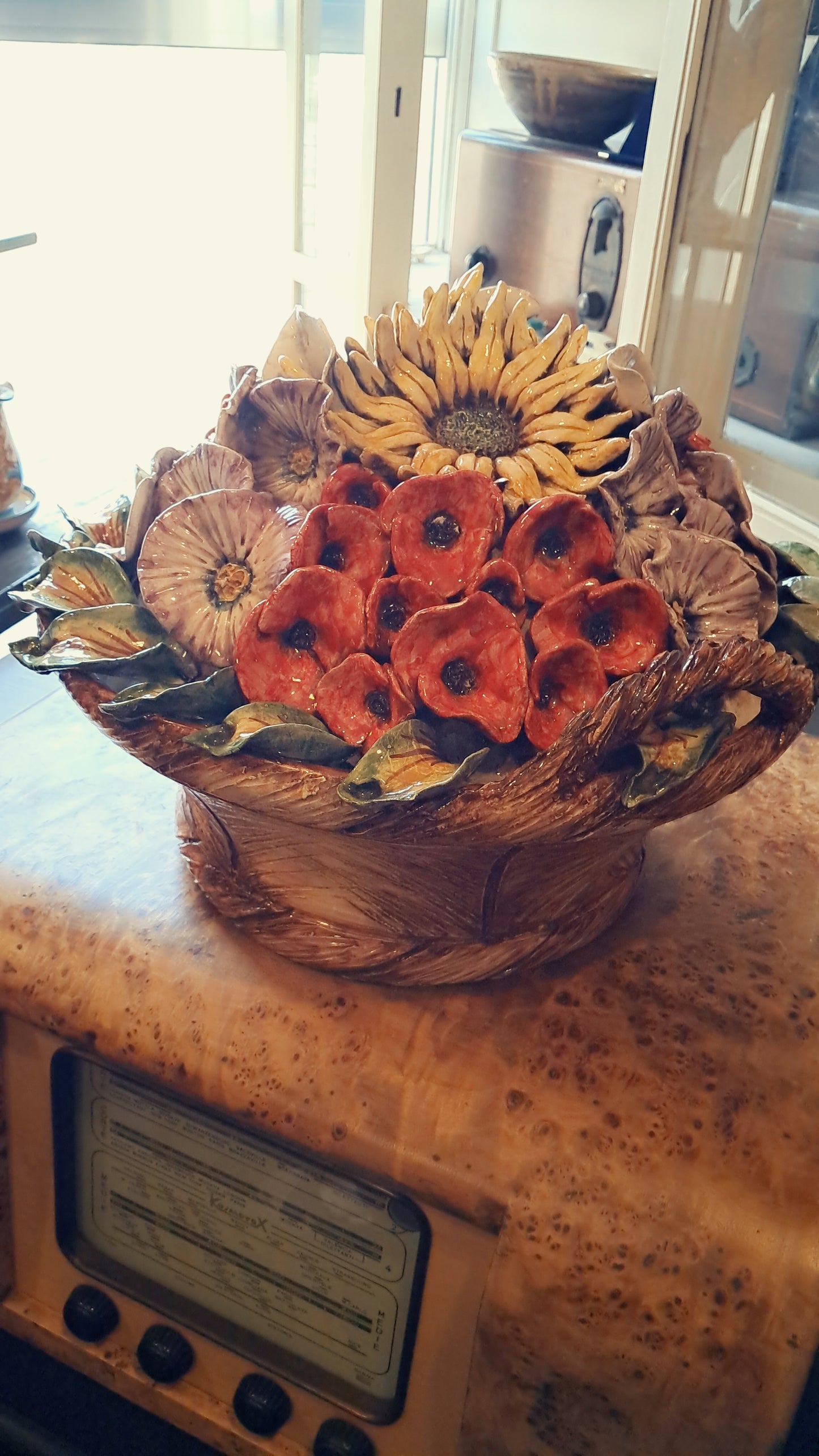 Cesto Fiori e girasoli in ceramica di Caltagirone originale