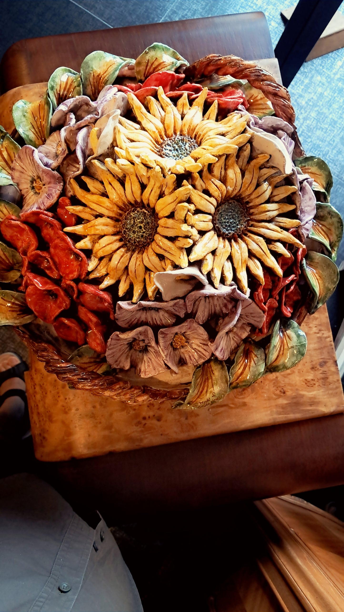 Cesto Fiori e girasoli in ceramica di Caltagirone originale